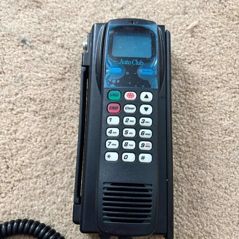Vintage Auto Club Bag Phone Cellular Phone Type 8800 Model AAA-6010-ST